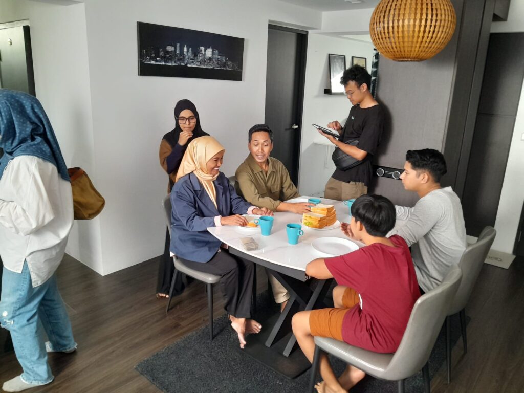 mdq bts (hajar and her screen family having meal scene)